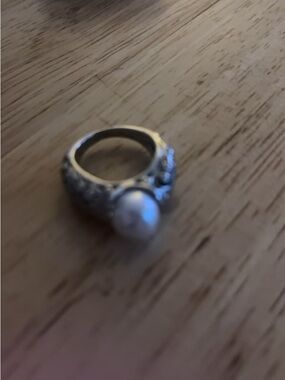 NWOT-Vintage Silver Ring with Pearl